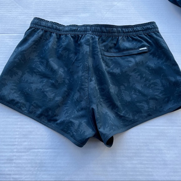 Vuori Dash Shorts - Picture 2 of 7